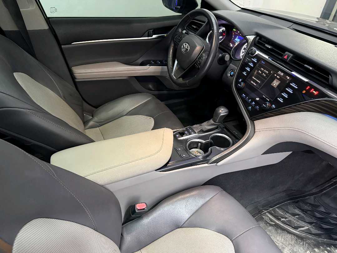 Car Image 2020 TOYOTA CAMRY XLE