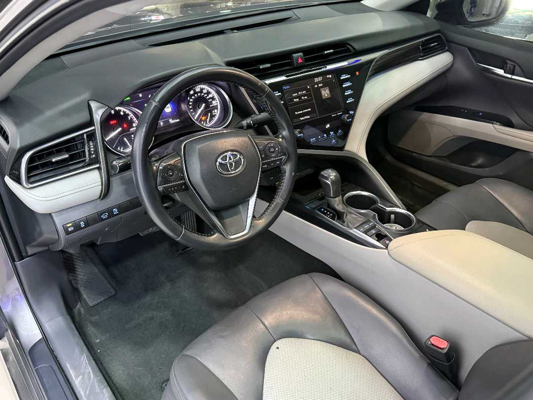Car Image 2020 TOYOTA CAMRY XLE