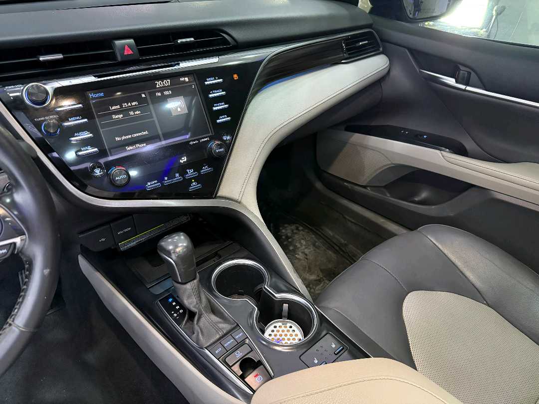 Car Image 2020 TOYOTA CAMRY XLE
