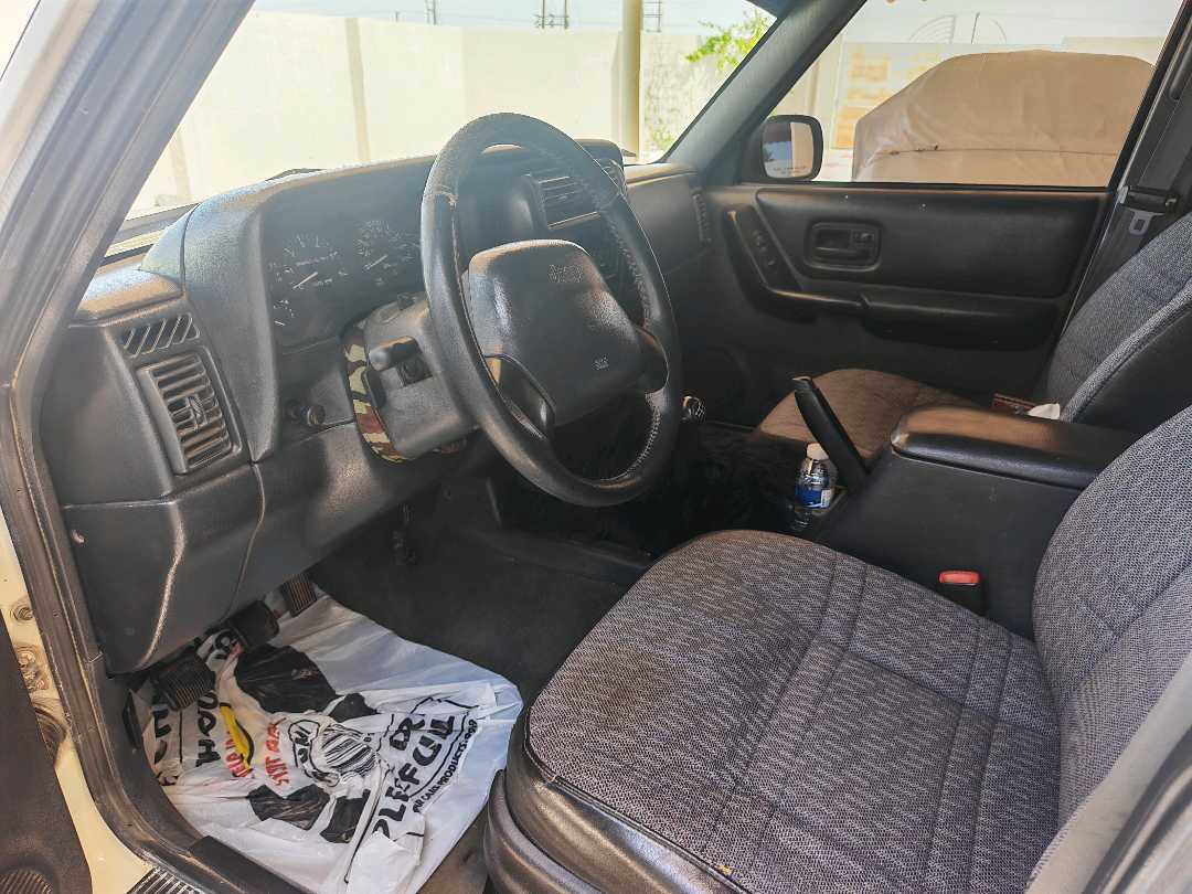 Car Image 1999 JEEP CHEROKEE 