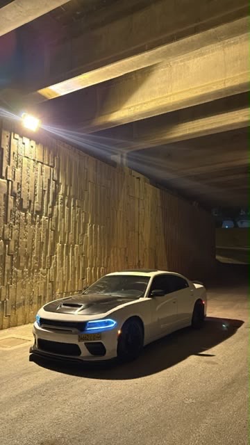 Car Image 2019 DODGE CHARGER SXT