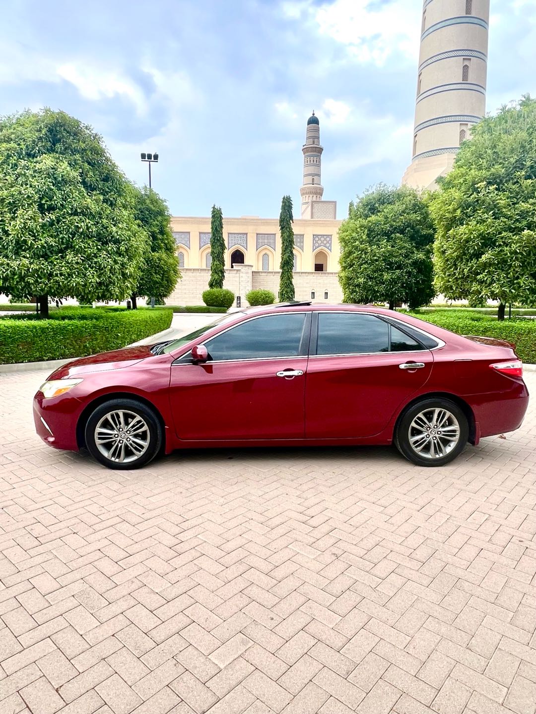 Car Image 2015 TOYOTA CAMRY SE