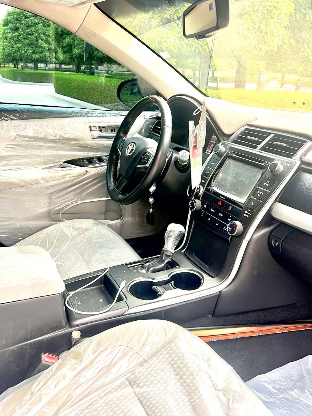 Car Image 2015 TOYOTA CAMRY SE