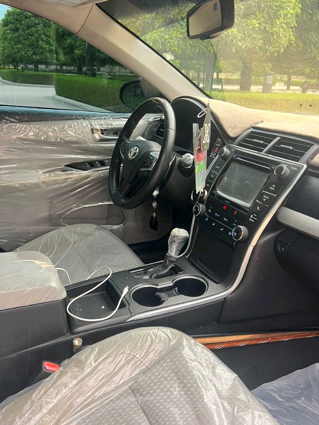 Car Image 2015 TOYOTA CAMRY SE