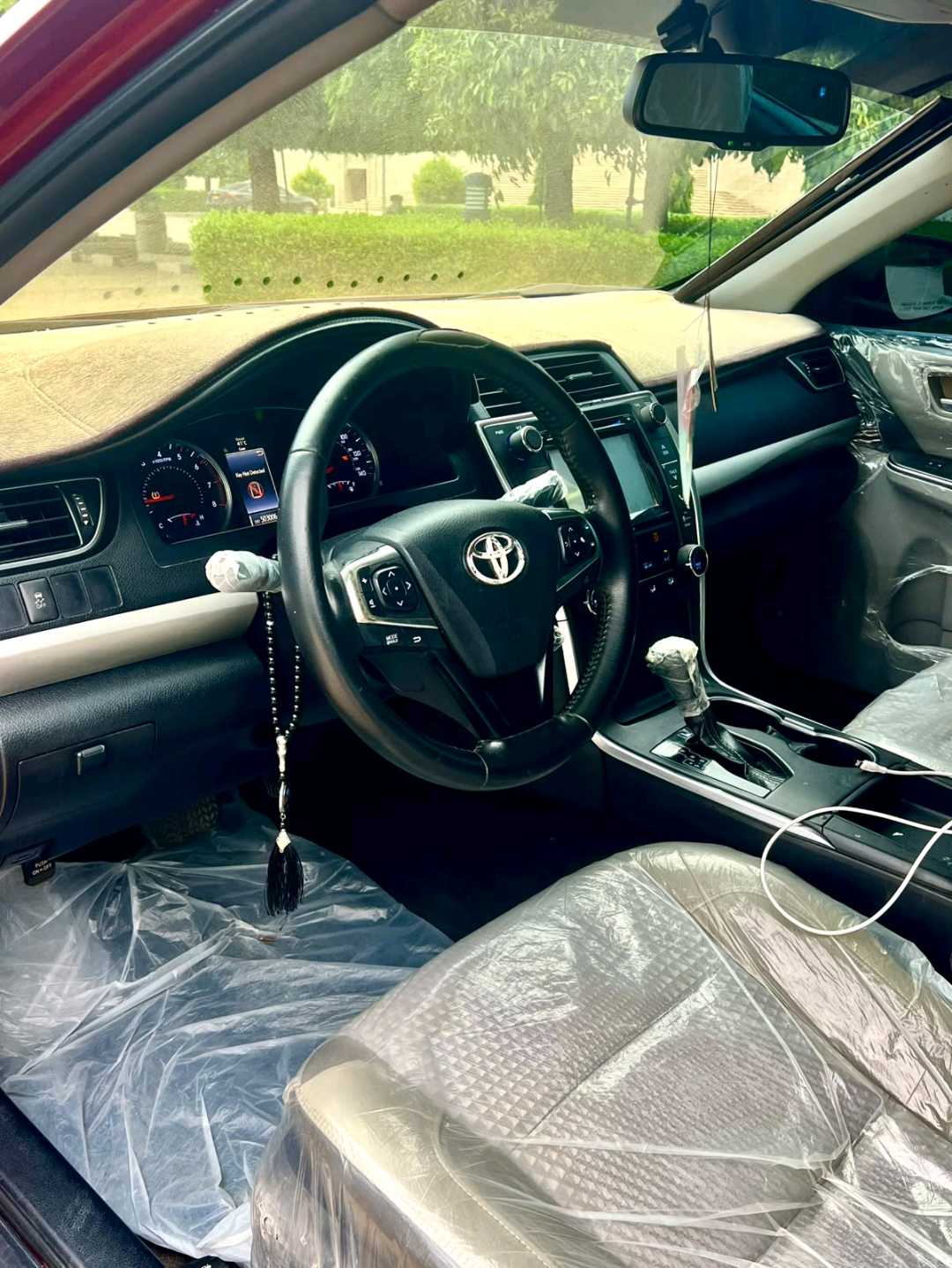 Car Image 2015 TOYOTA CAMRY SE