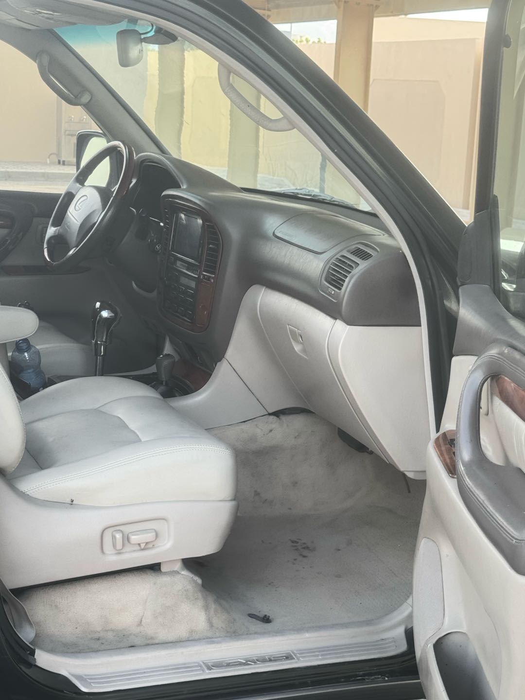 Car Image 1998 LEXUS LX 470