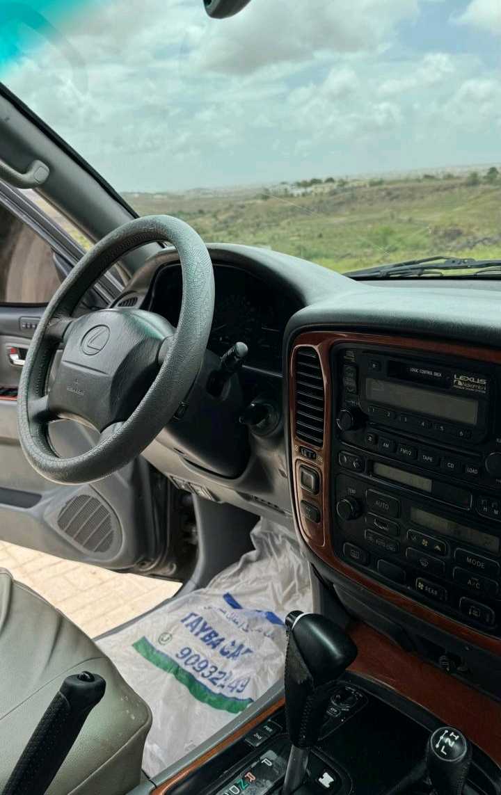 Car Image 1999 LEXUS LX 470