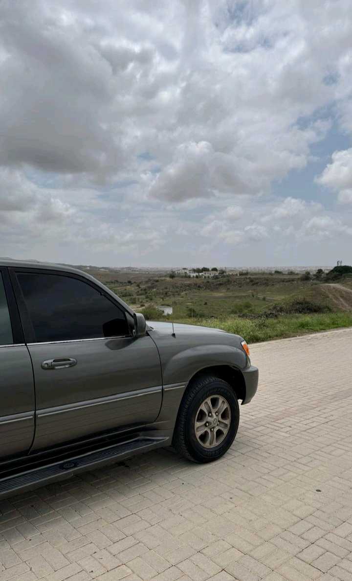 Car Image 1999 LEXUS LX 470