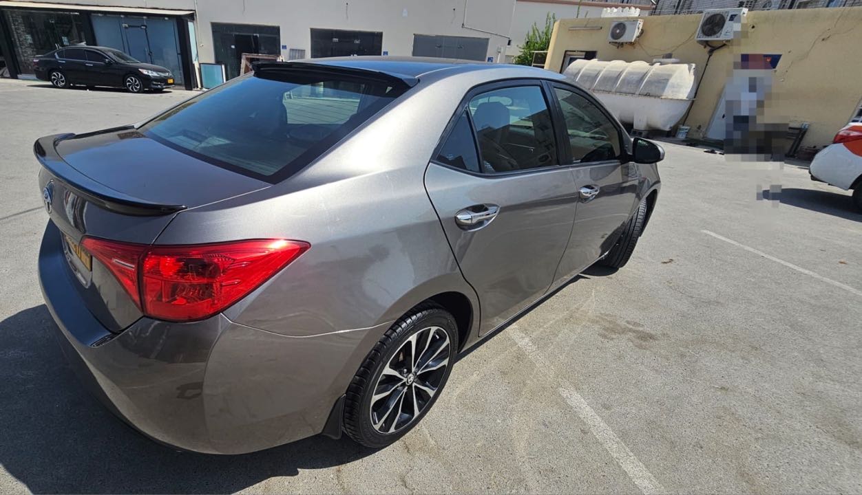 Car Image 2018 TOYOTA COROLLA L