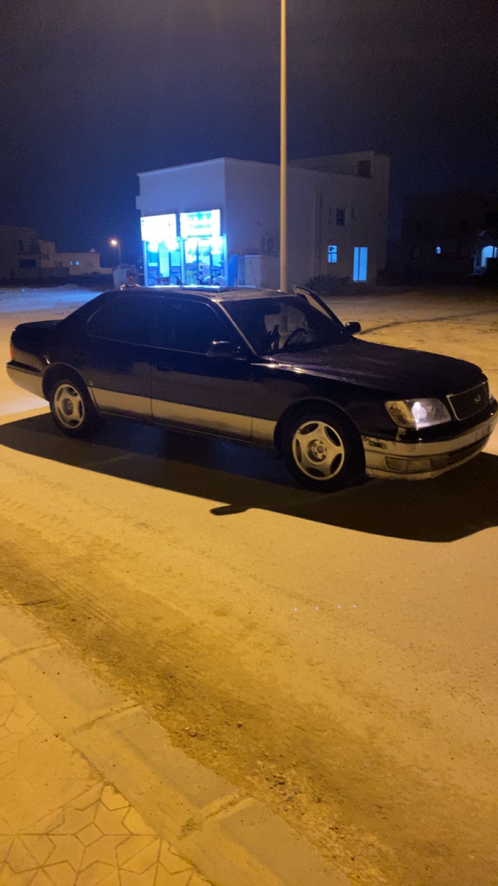 Car Image 1999 LEXUS LS 400