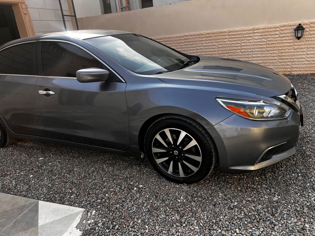 Car Image 2018 NISSAN ALTIMA SV