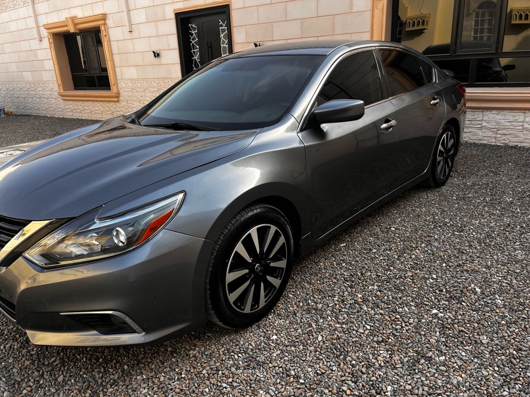 Car Image 2018 NISSAN ALTIMA SV