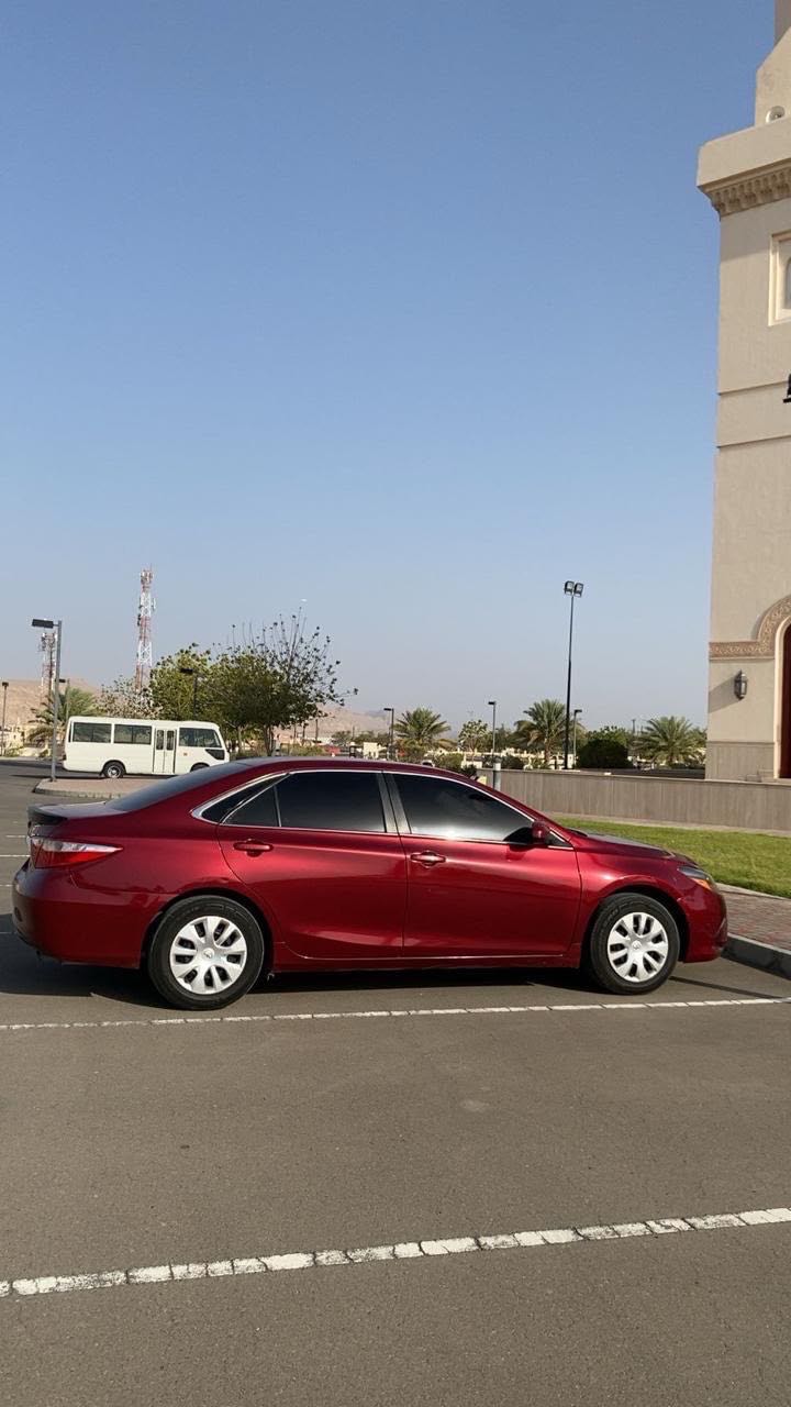 Car Image 2017 TOYOTA CAMRY LE