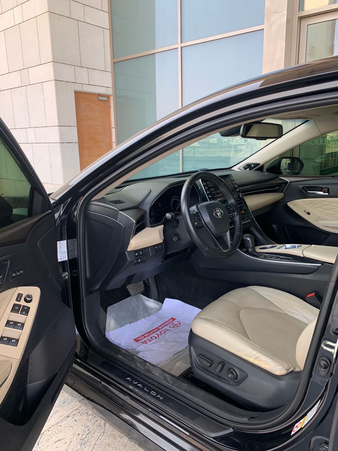 Car Image 2019 TOYOTA AVALON XLE