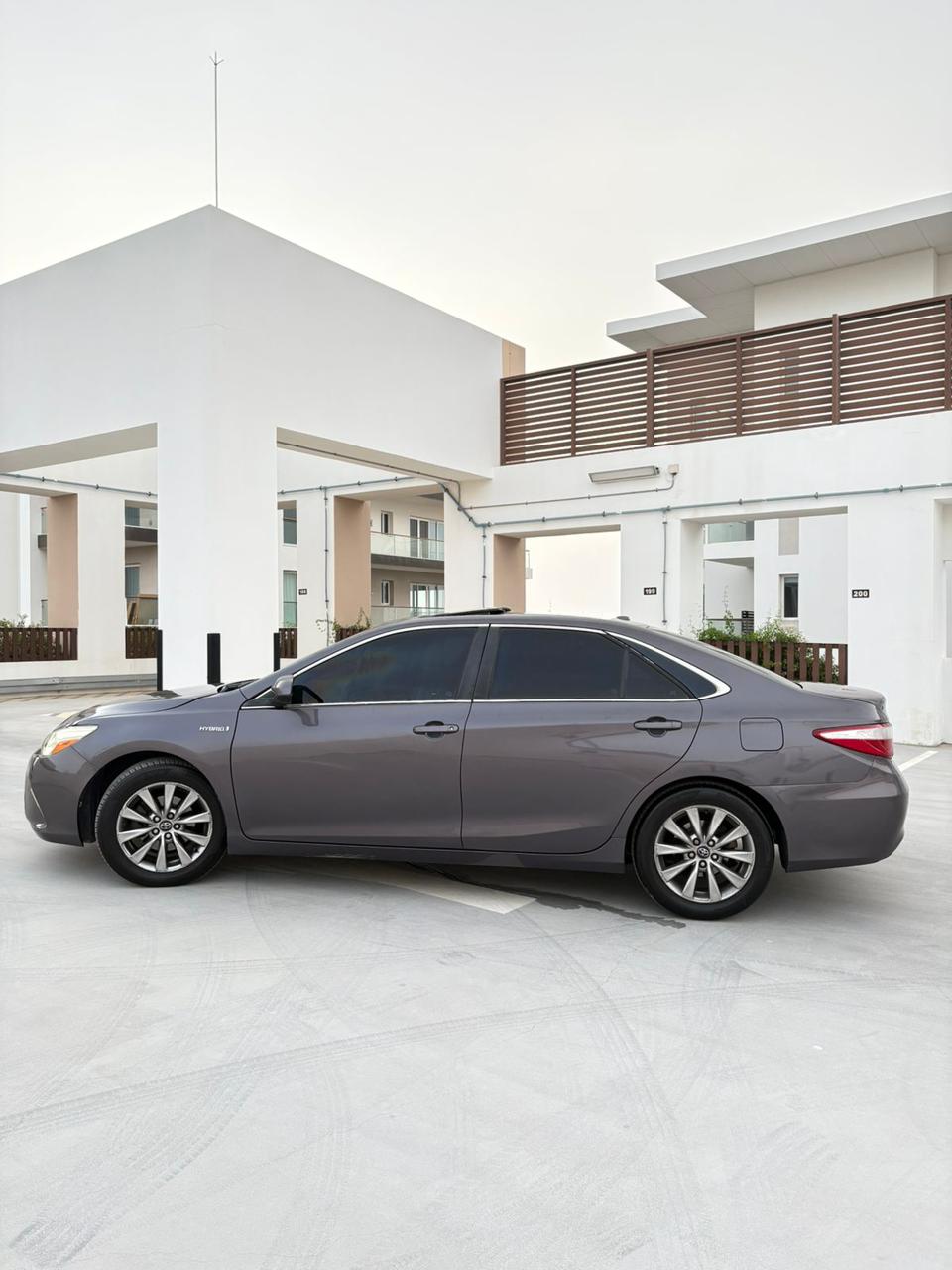 Car Image 2017 TOYOTA CAMRY XLE