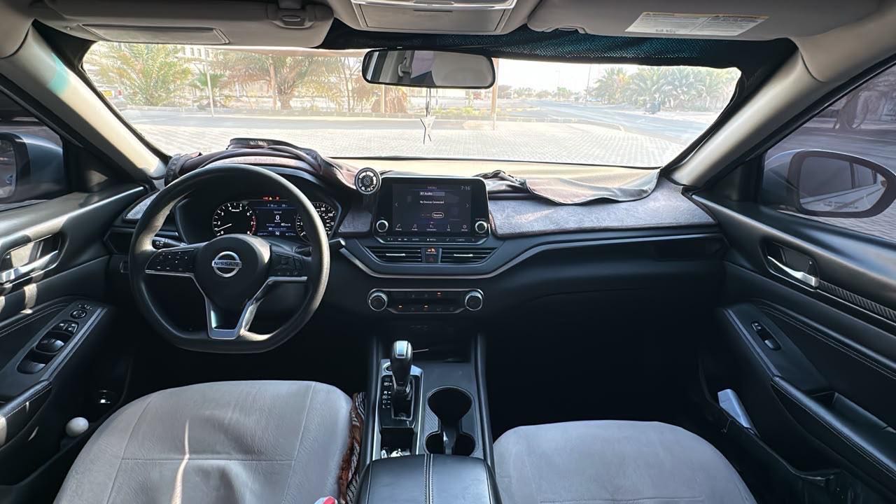 Car Image 2020 NISSAN ALTIMA SR