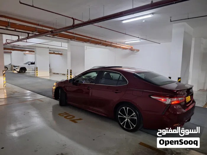 Car Image 2018 TOYOTA CAMRY SE
