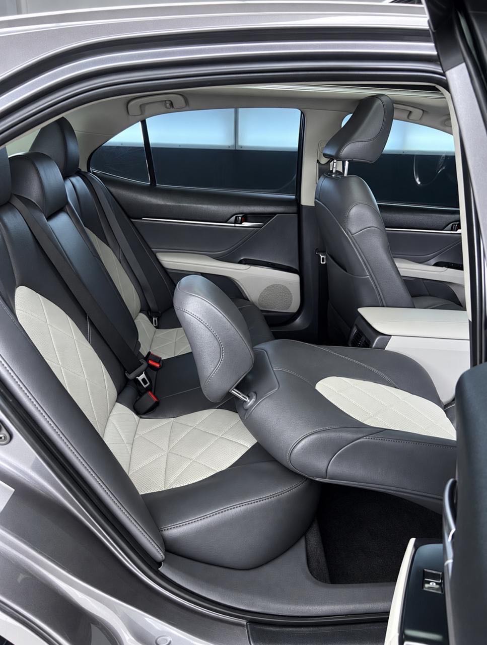 Car Image 2018 TOYOTA CAMRY XLE