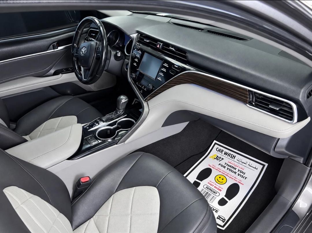 Car Image 2018 TOYOTA CAMRY XLE