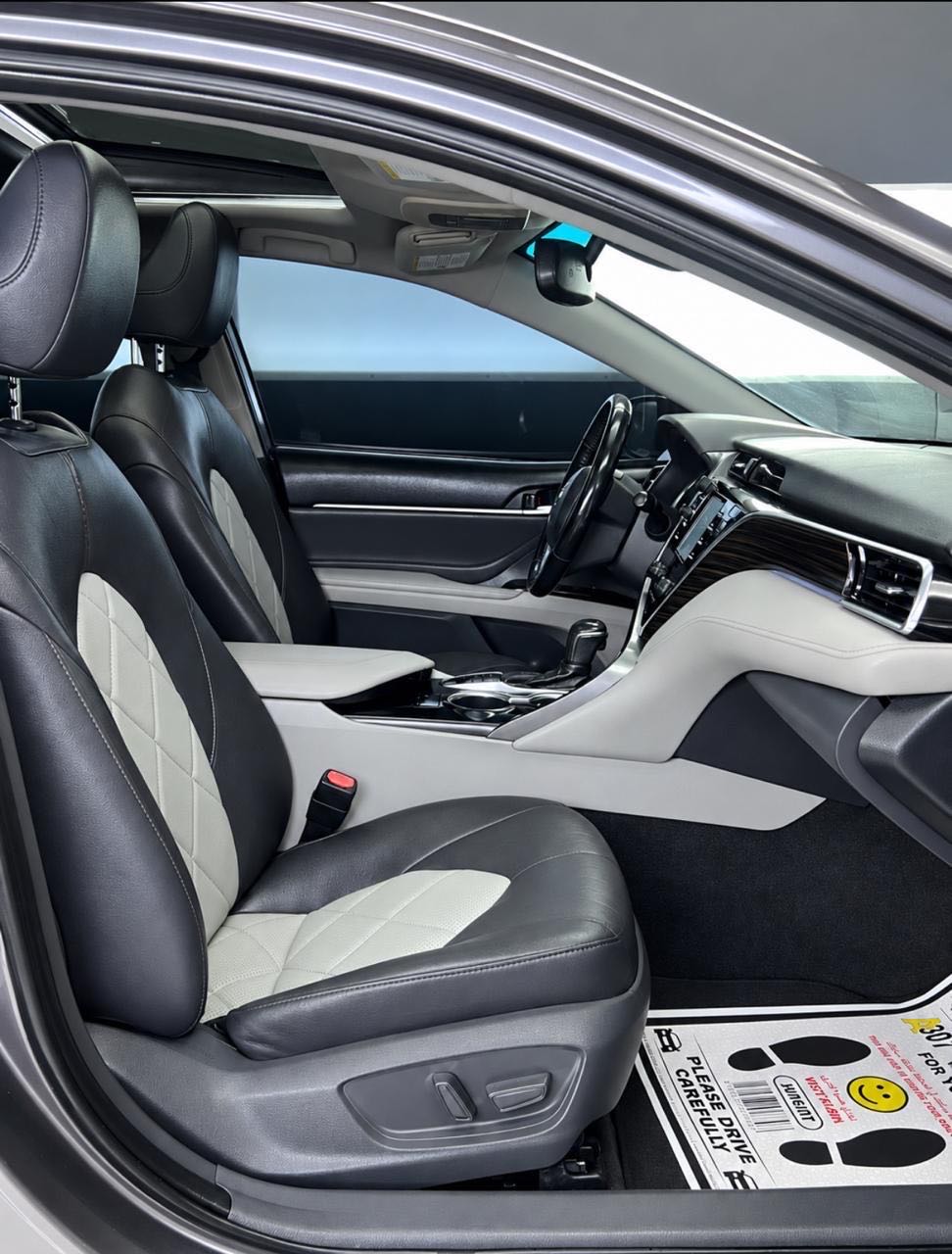Car Image 2018 TOYOTA CAMRY XLE