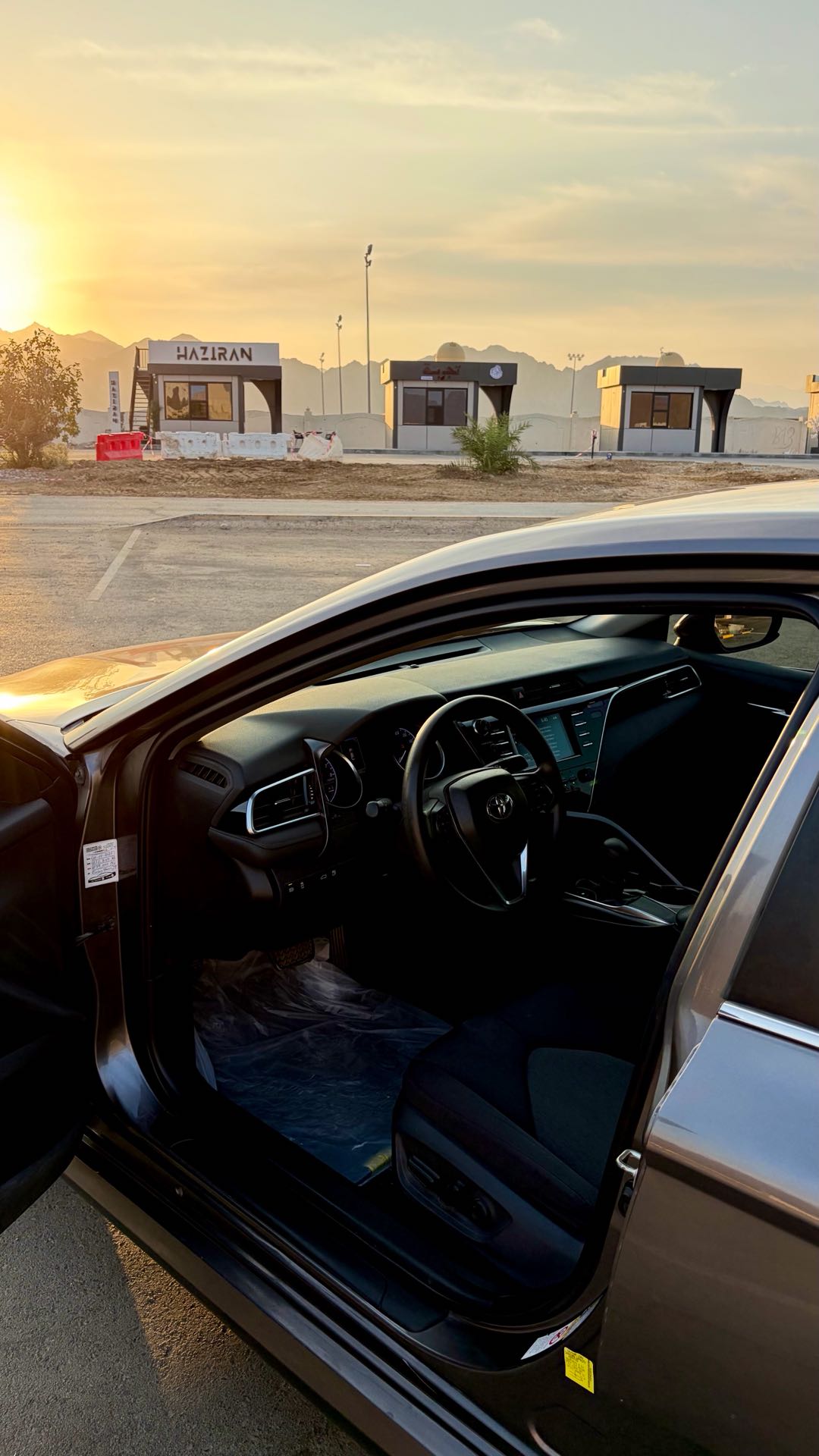 Car Image 2018 TOYOTA CAMRY LE