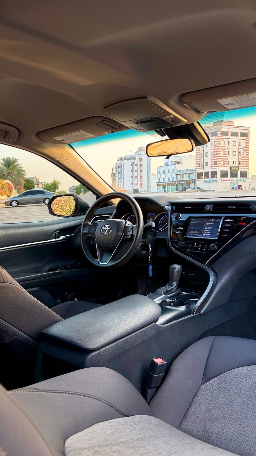 Car Image 2018 TOYOTA CAMRY LE
