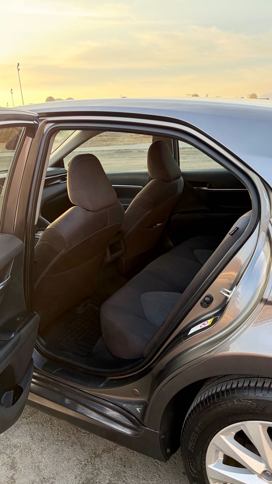 Car Image 2018 TOYOTA CAMRY LE