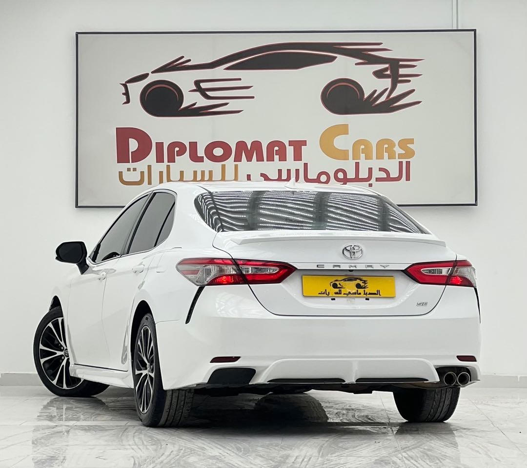 Car Image 2018 TOYOTA CAMRY SE