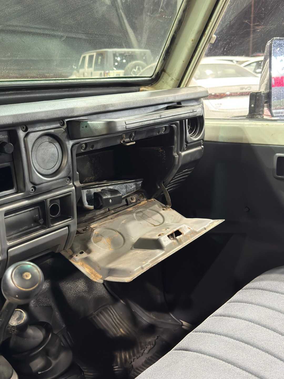Car Image 1987 TOYOTA LAND CRUISER 