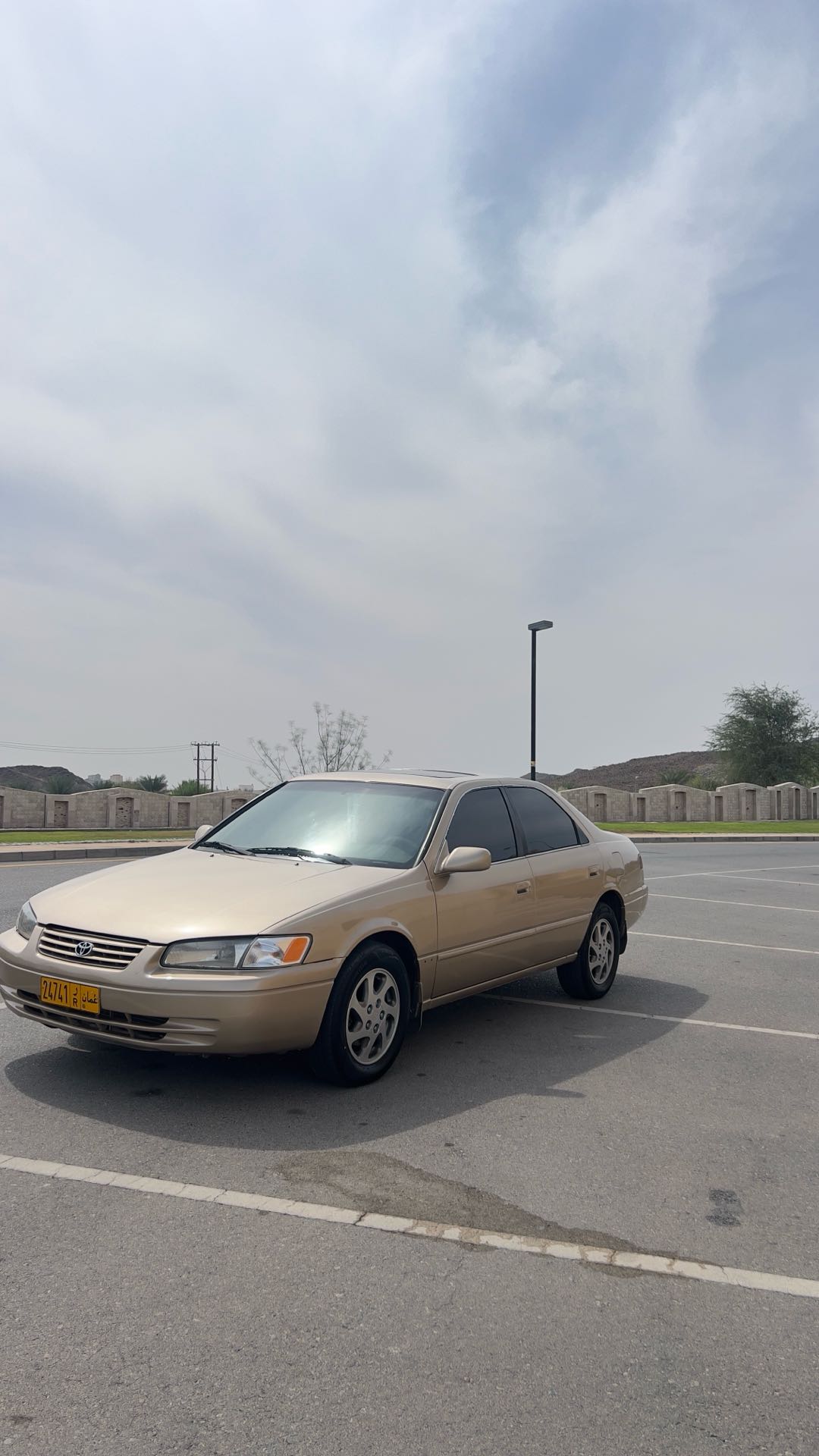 Car Image 1998 TOYOTA CAMRY LE