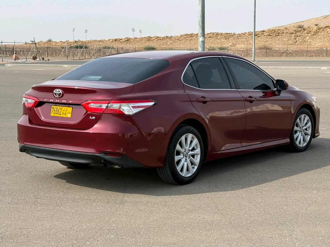 Car Image 2018 TOYOTA CAMRY LE