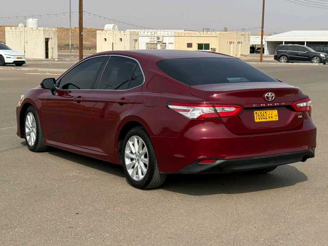 Car Image 2018 TOYOTA CAMRY LE