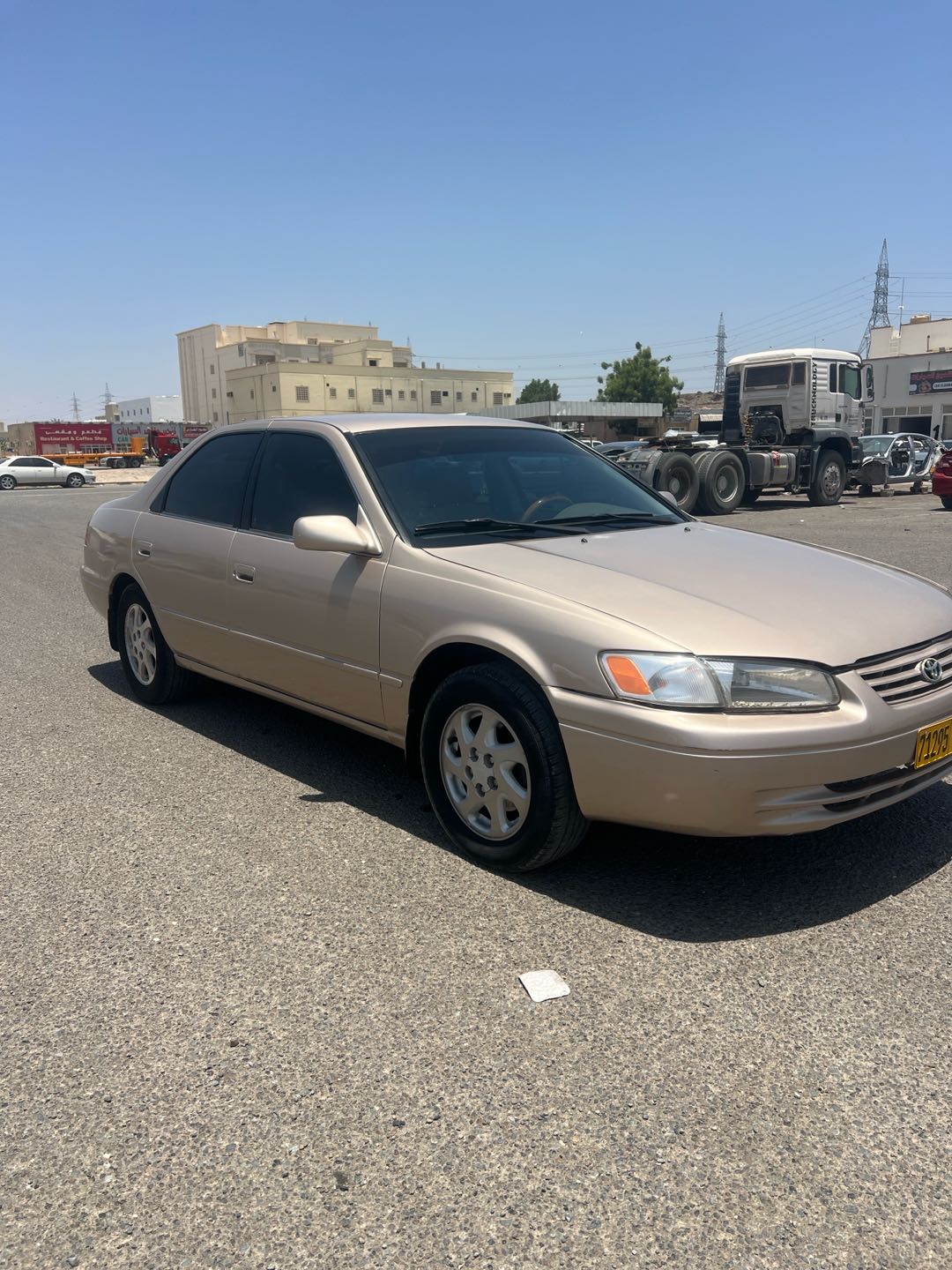 Car Image 1997 TOYOTA CAMRY LE