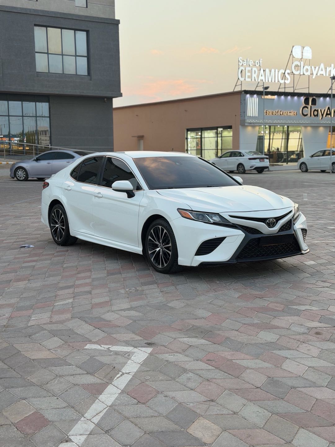 Car Image 2018 TOYOTA CAMRY SE