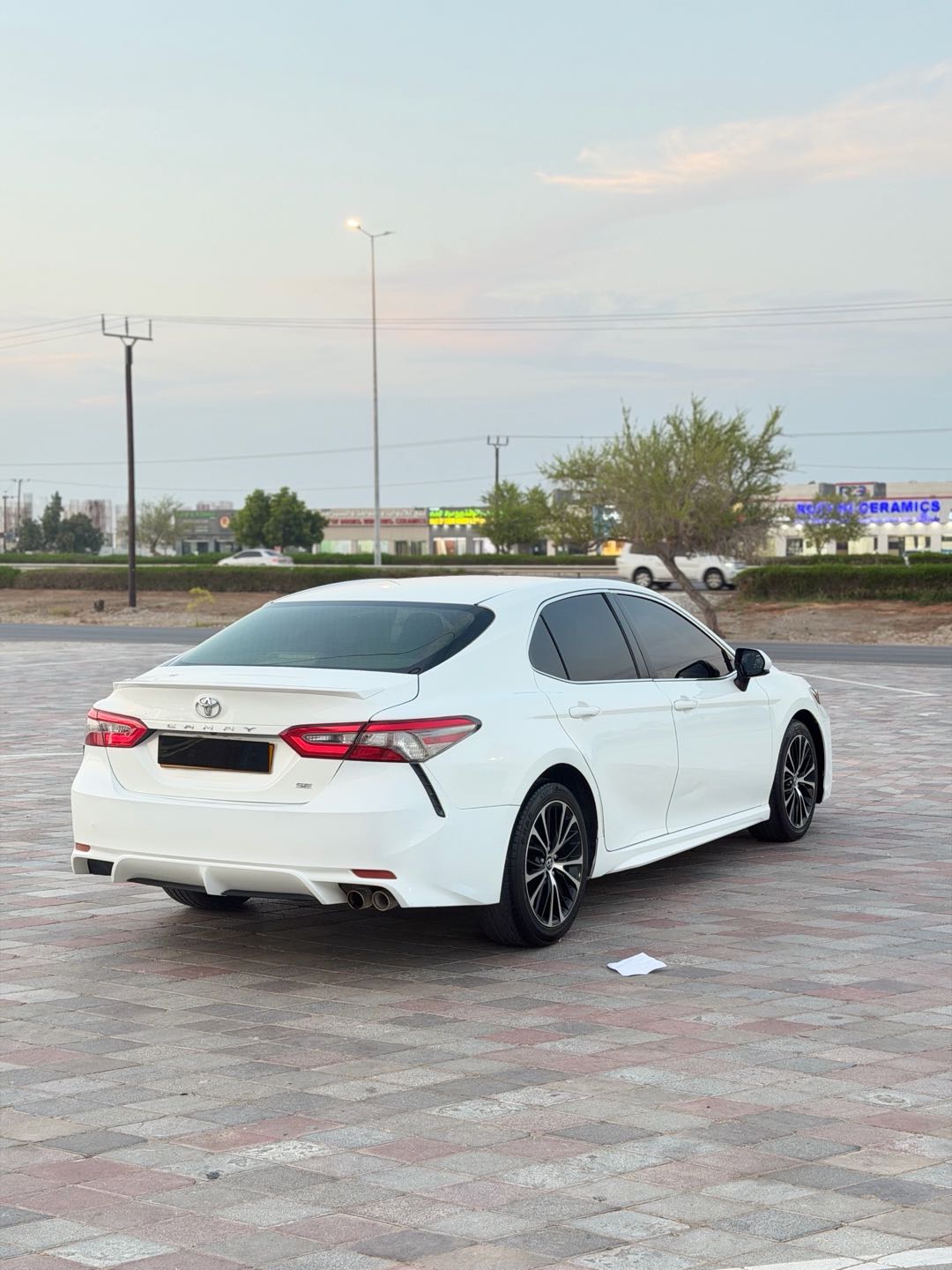Car Image 2018 TOYOTA CAMRY SE