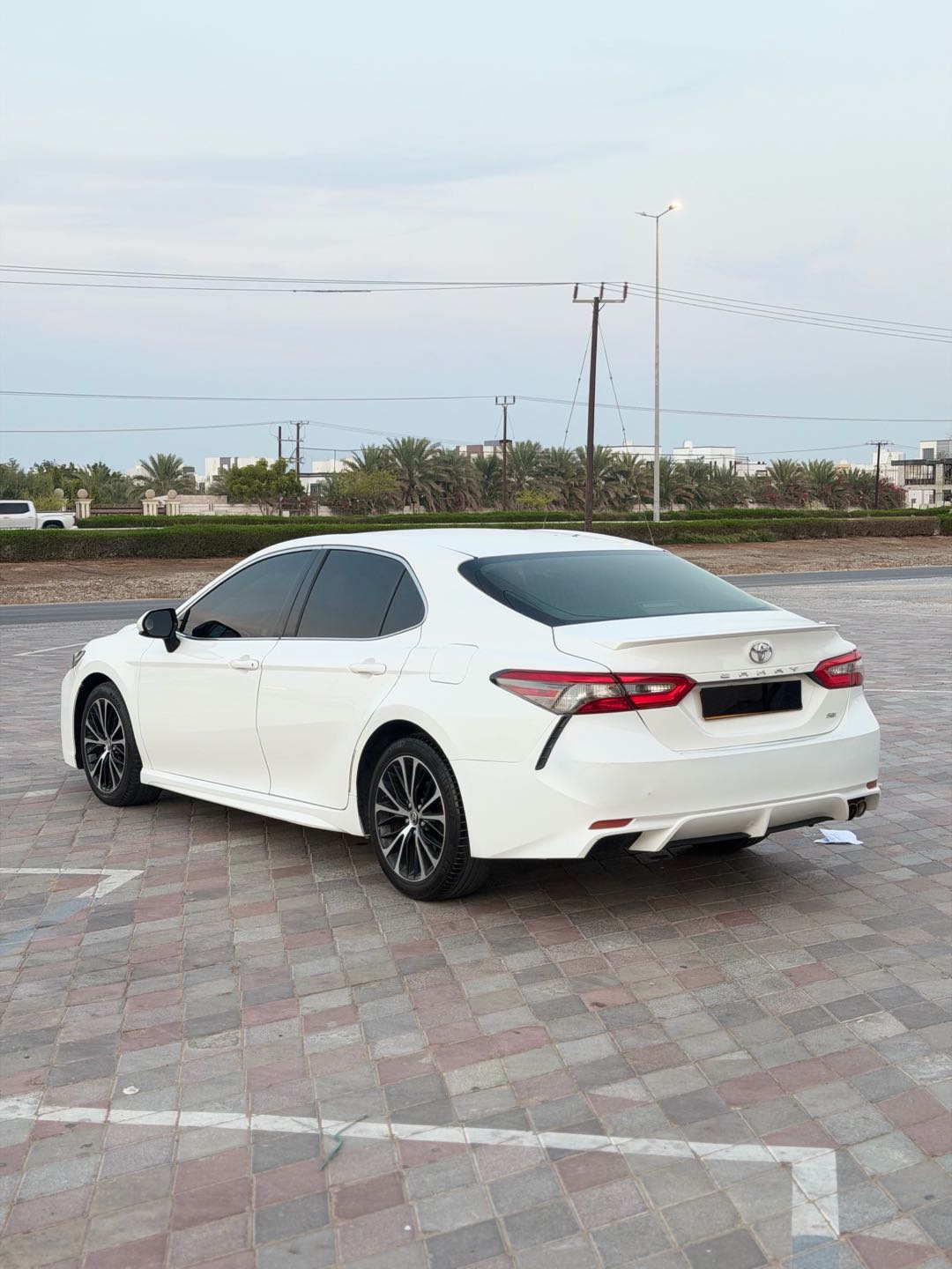 Car Image 2018 TOYOTA CAMRY SE