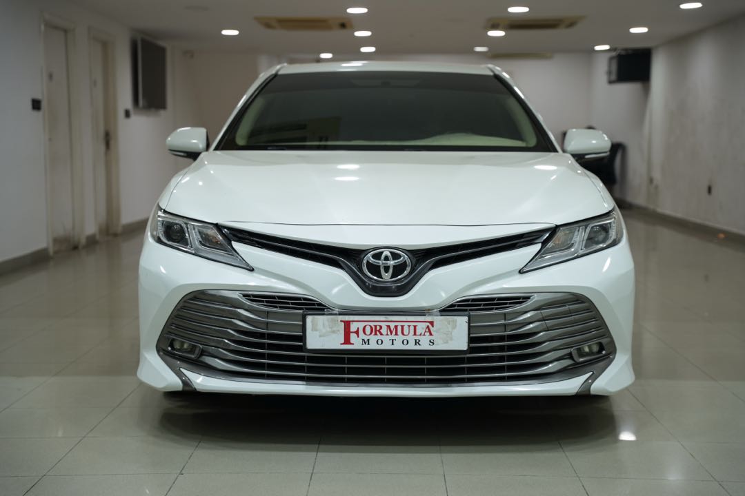 Car Image 2019 TOYOTA CAMRY GLE