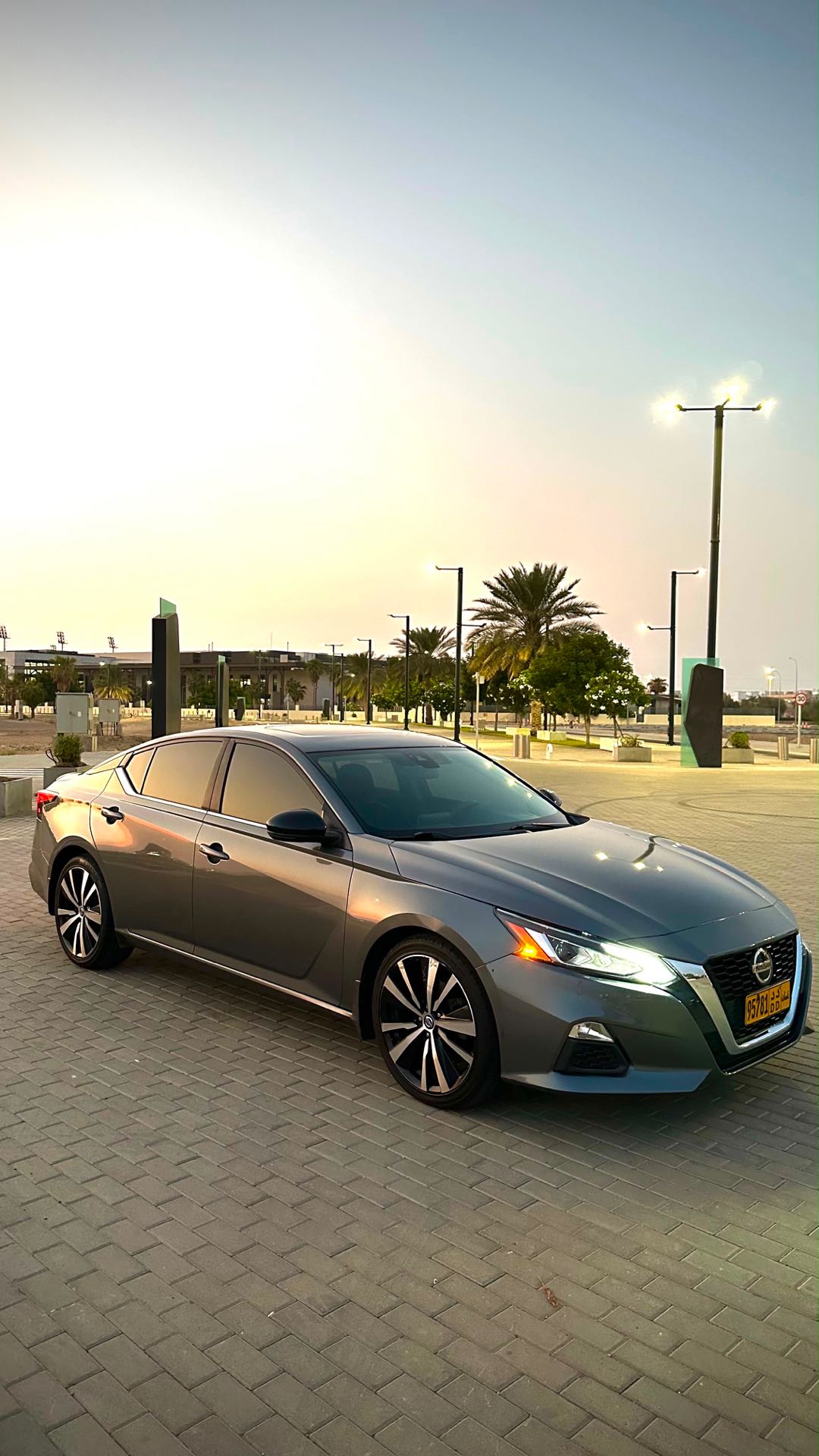 Car Image 2020 NISSAN ALTIMA SR