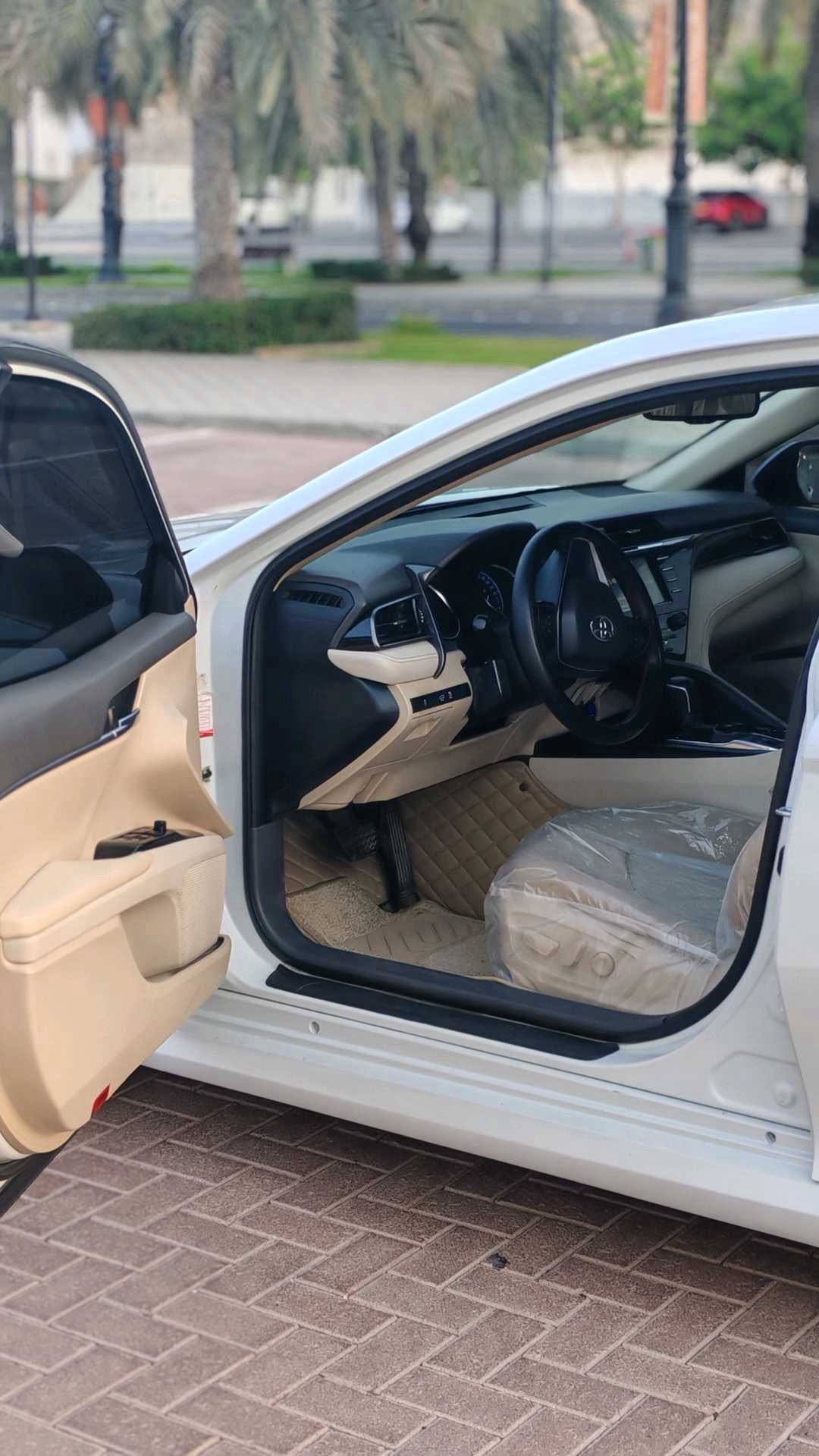 Car Image 2019 TOYOTA CAMRY GLE