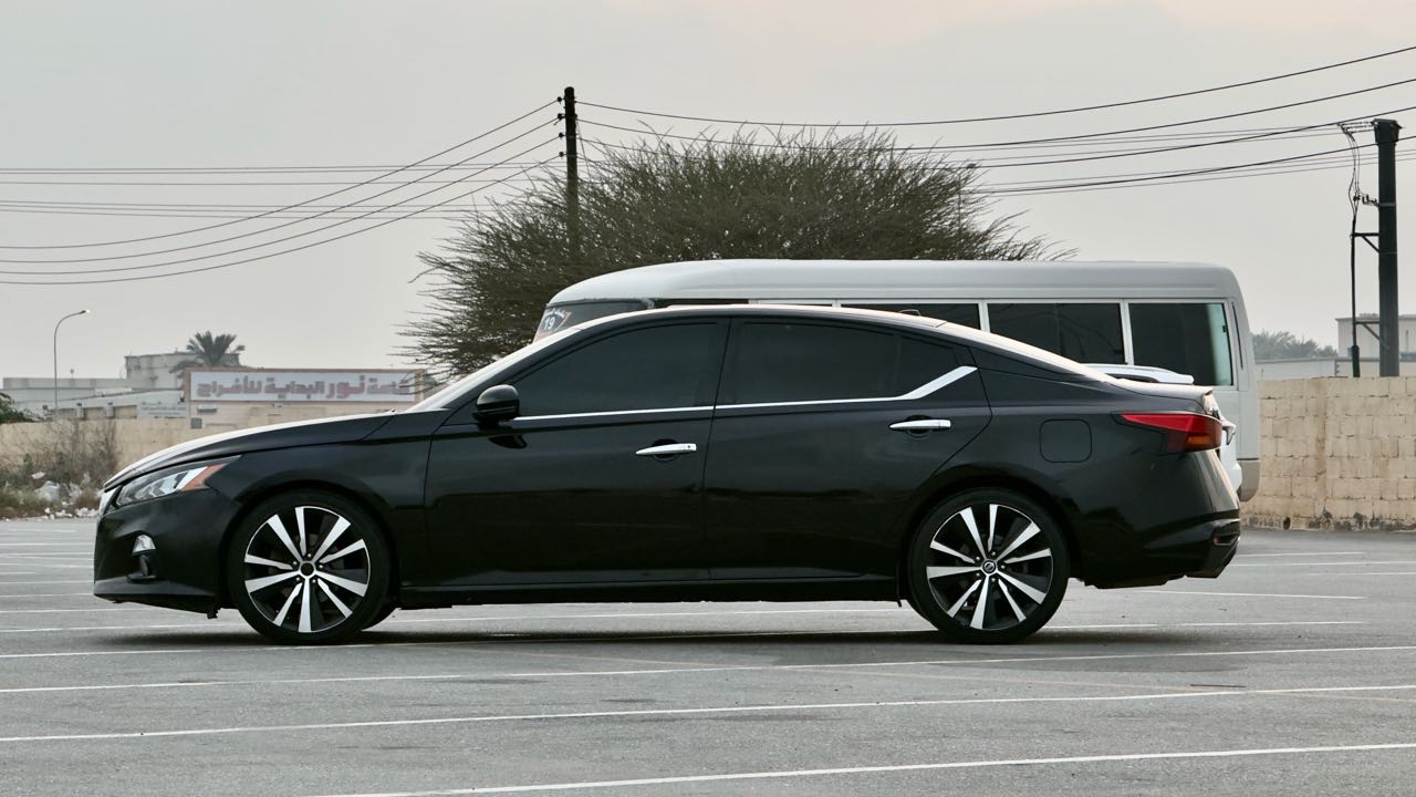 Car Image 2019 NISSAN ALTIMA Platinum 