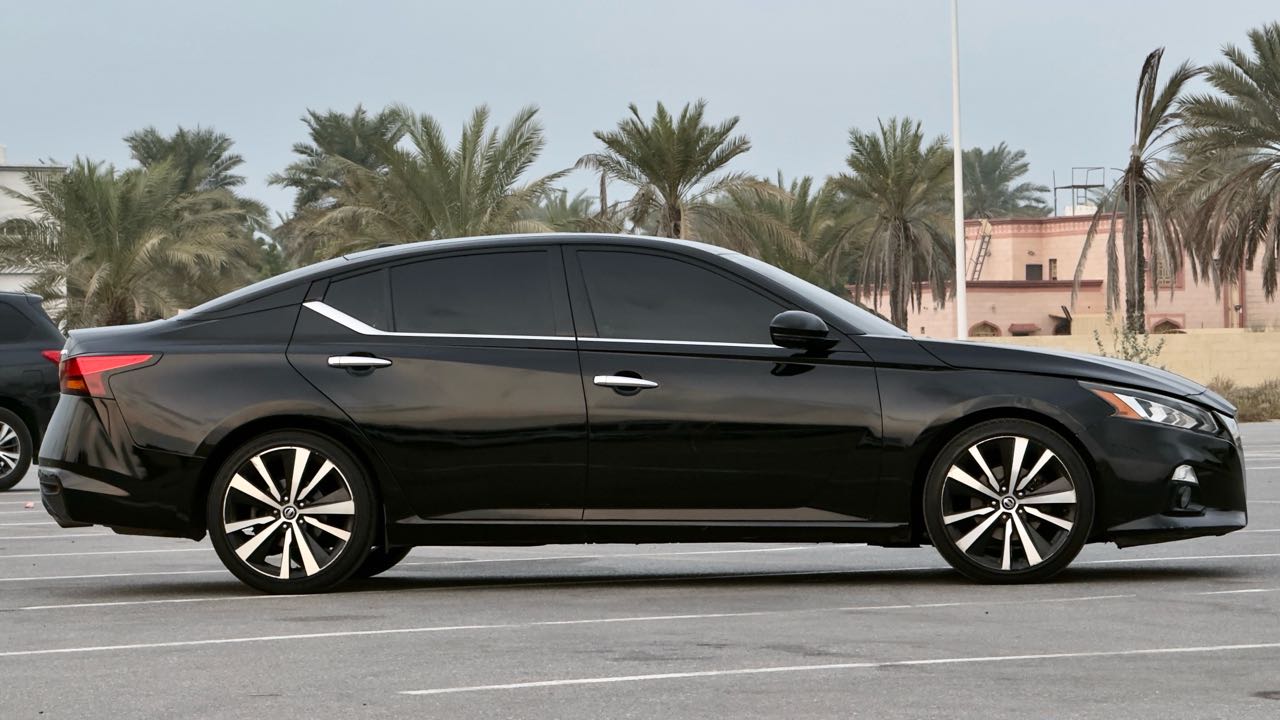 Car Image 2019 NISSAN ALTIMA Platinum 