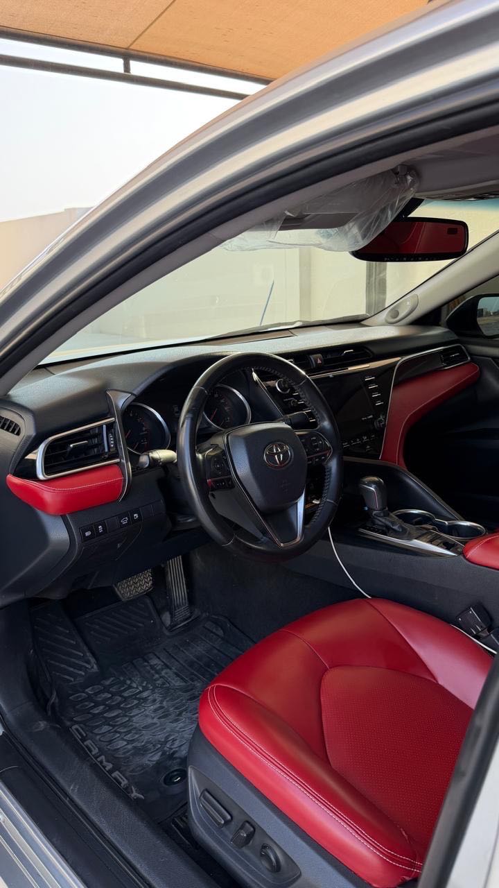 Car Image 2018 TOYOTA CAMRY XSE