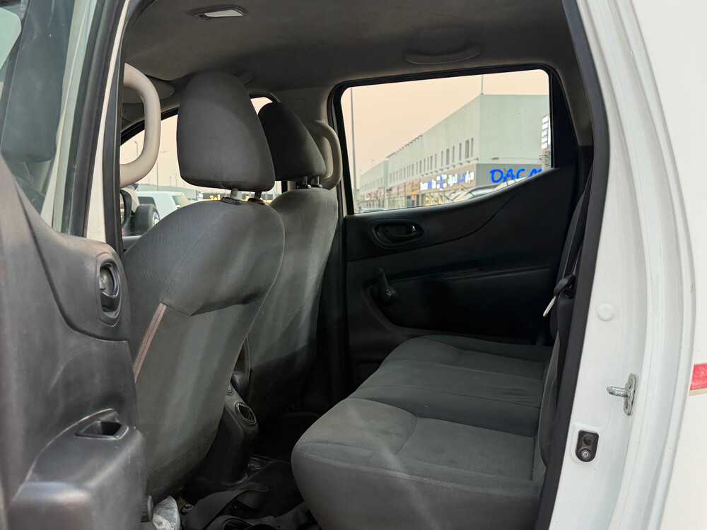 Car Image 2016 NISSAN NAVARA SE