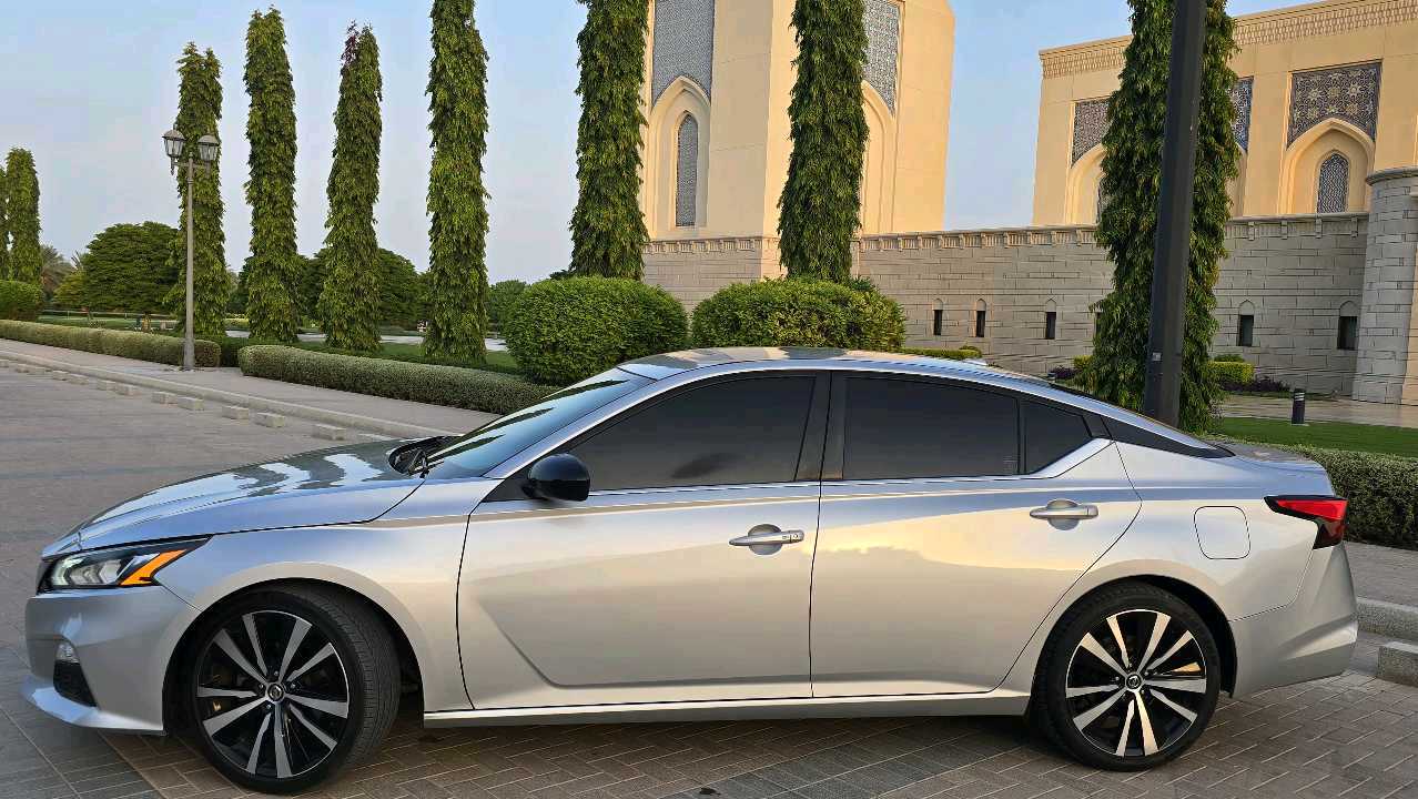 Car Image 2020 NISSAN ALTIMA SR