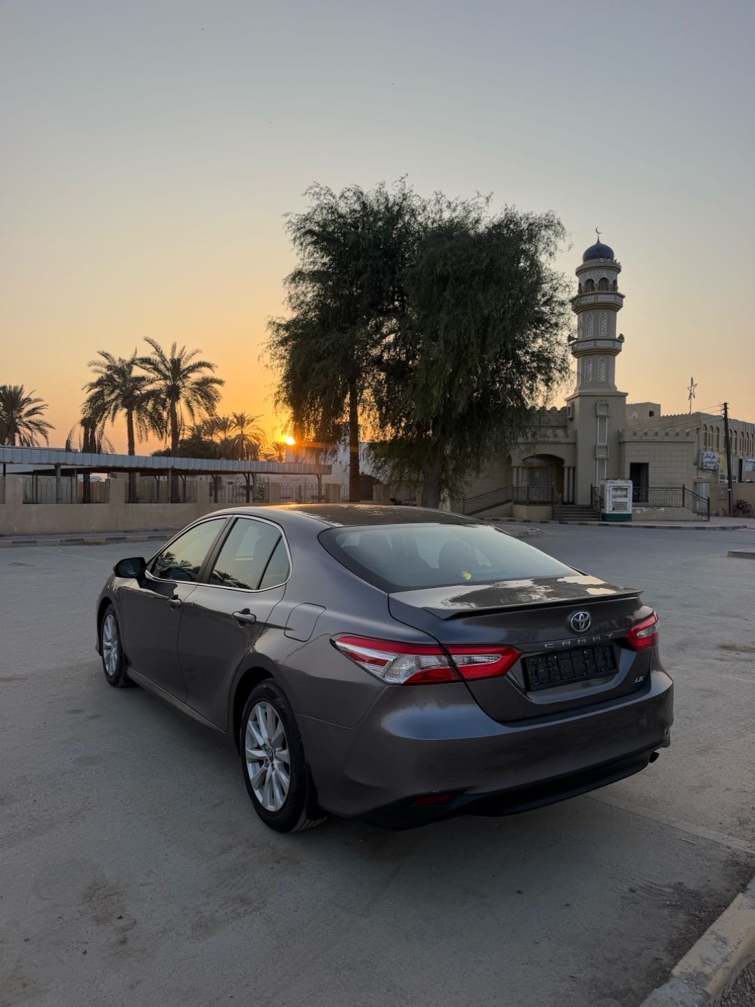 Car Image 2018 TOYOTA CAMRY LE