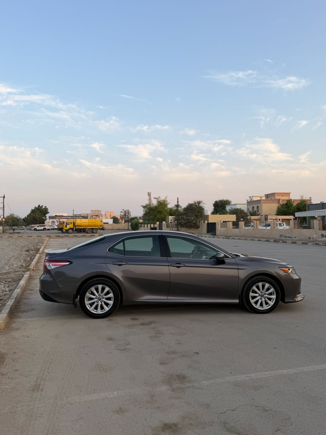 Car Image 2018 TOYOTA CAMRY LE
