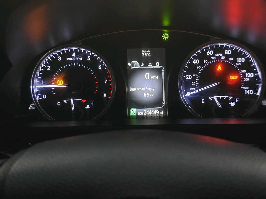 Car Image 2017 TOYOTA CAMRY XLE