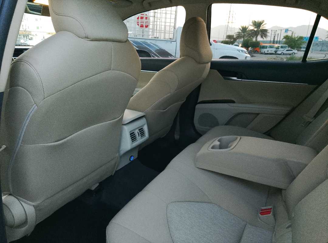 Car Image 2019 TOYOTA CAMRY E