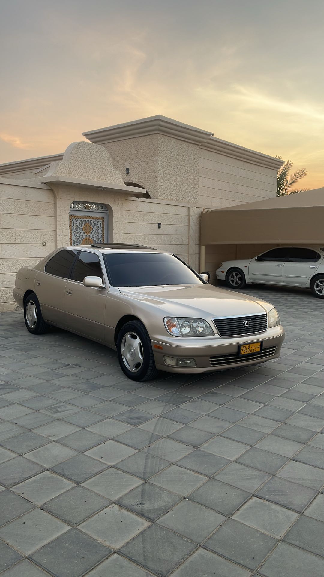 Car Image 1998 LEXUS LS 400