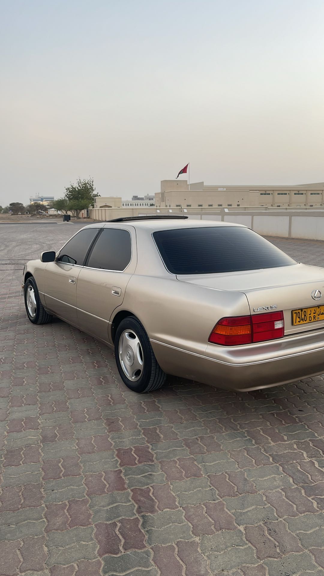 Car Image 1998 LEXUS LS 400